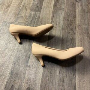 Dream Pairs Nude Heels Size 7 Round Toe